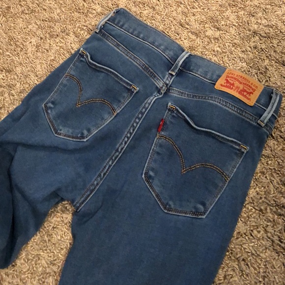 720 High Rise Super Skinny Levi Jeans - Picture 4 of 4